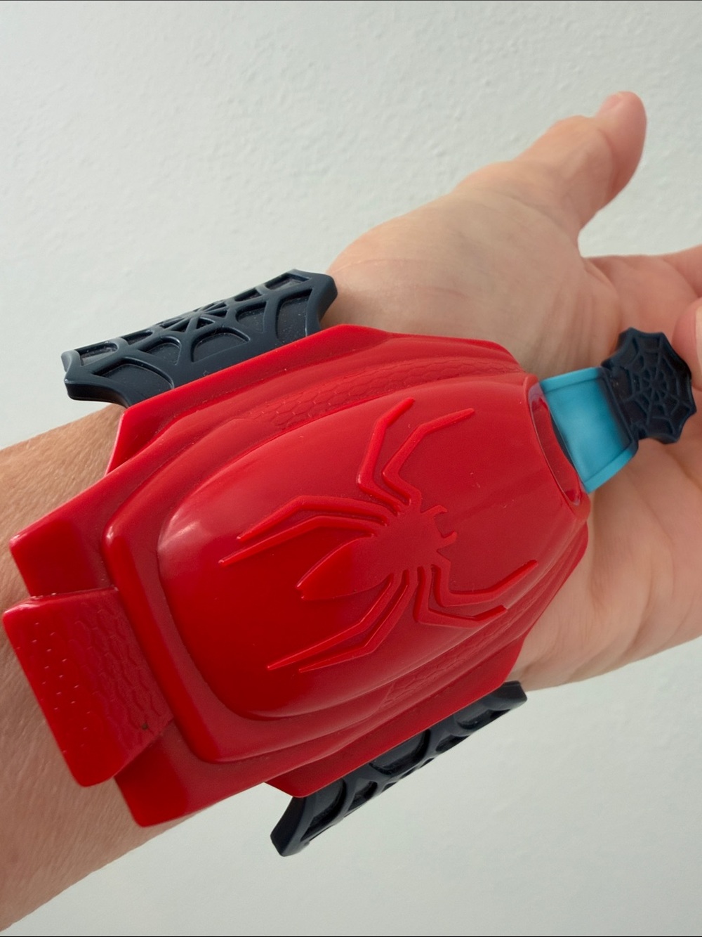 Spider-Man 2 “Spidey Signal” 2004 Kellogg’s laser wristband toy Marvel